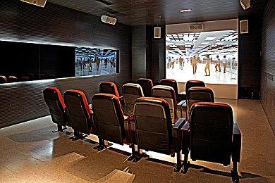 《怪物猎人：荒野》新视频 猎人近身大战巨型辟兽